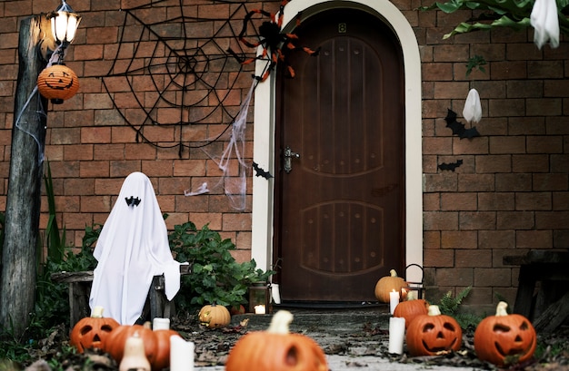 Gratis foto ghost kostuum voor halloween-feest