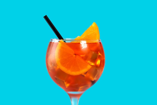 Gratis foto glas aperol spritz-cocktail