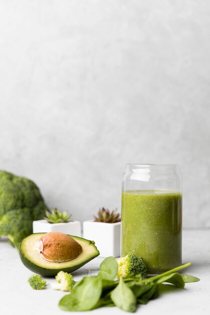 Glas heerlijke avocado smoothie