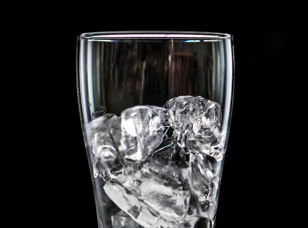 Glas met ijs macro-opname
