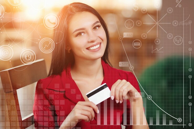 Glimlachende vrouw met een credit card
