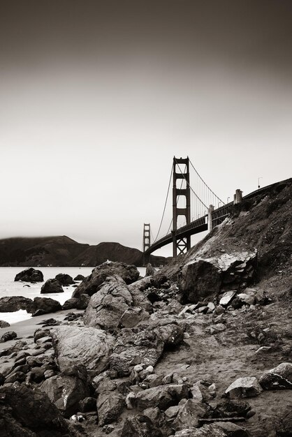 Golden Gate Bridge in San Francisco als de beroemde bezienswaardigheid.