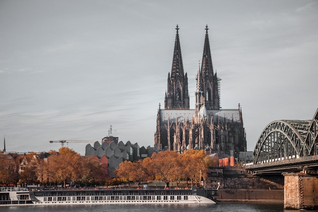 Gotische kathedraal met twee torens