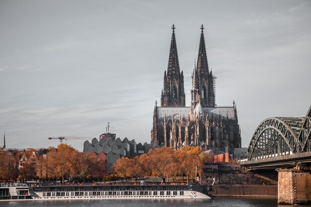 Gotische kathedraal met twee torens