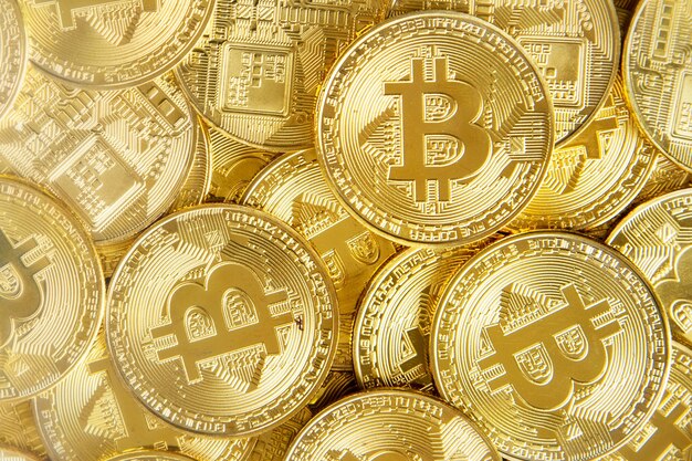 Gouden bitcoins cryptocurrency digitale financiën geremixt