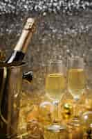 Gratis foto gouden weergave met champagnefles