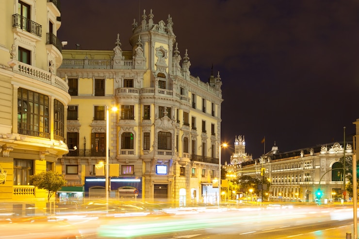 Gratis Foto gran via in de nacht. madrid