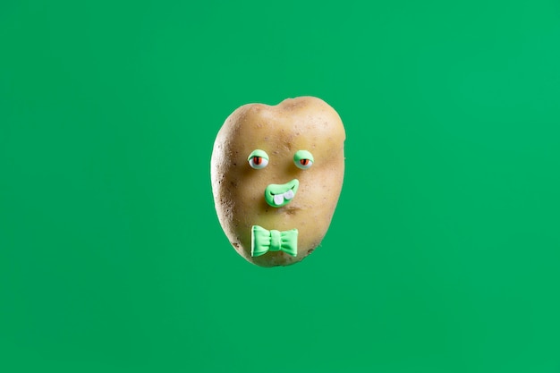 Gratis foto grappige aardappel met schattige sticker