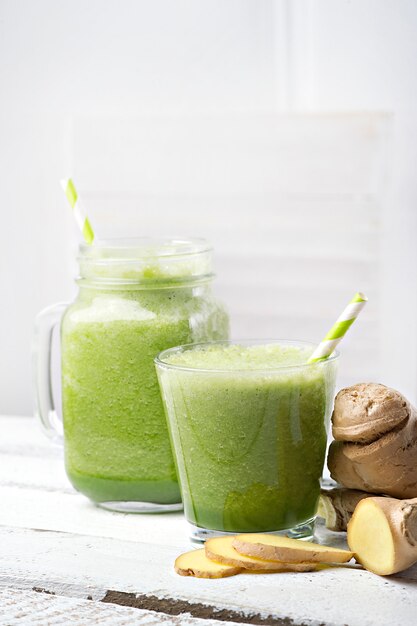 Groene detox smoothie. Smoothie-recepten voor een snel gewichtsverlies