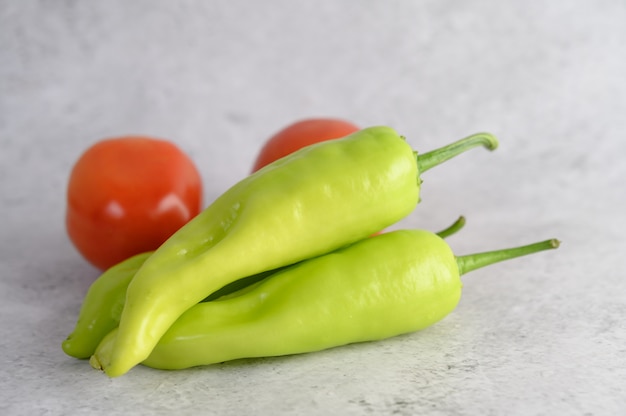 Groene paprika en verse tomaat