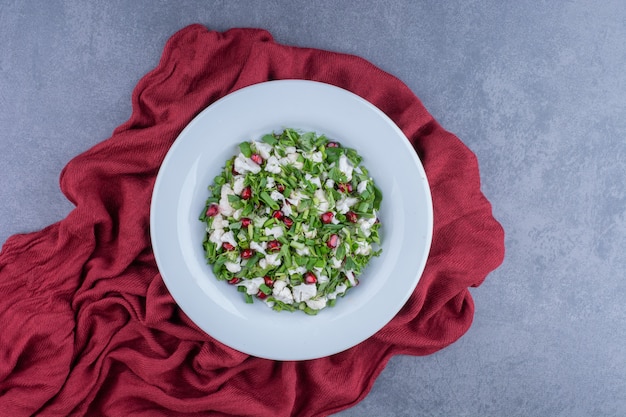 Groene salade met bloemkool en granaatappelpitjes