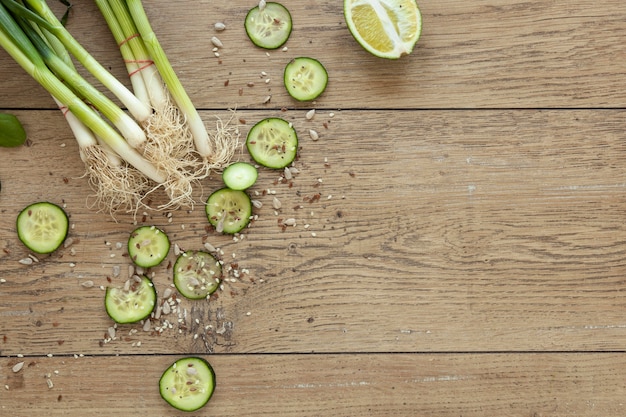 Gratis foto groene ui met kopie-ruimte