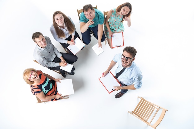 Groep van mensen uit het bedrijfsleven in een vergadering