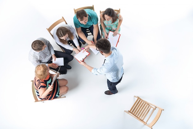 Groep van mensen uit het bedrijfsleven in een vergadering