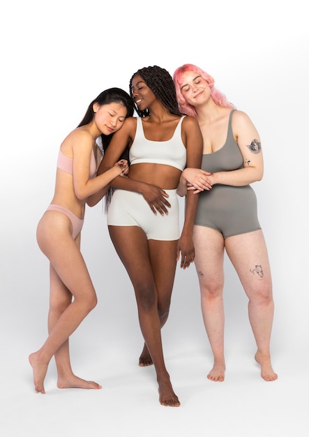Groep vrouwen die verschillende soorten schoonheid en lichamen tonen