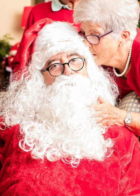 Grootmoeder praten met santa