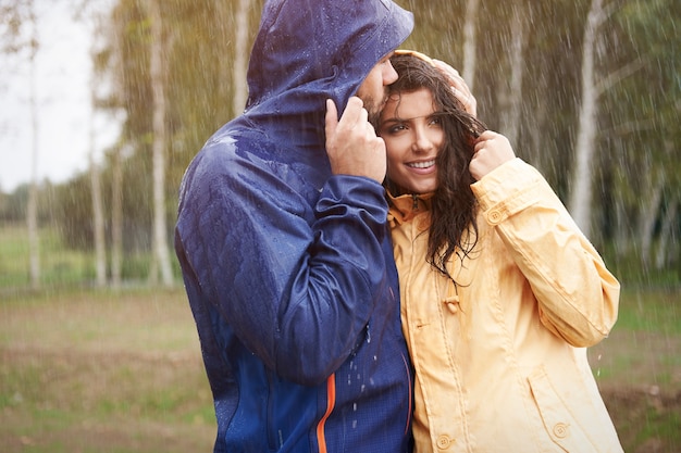 Gratis foto grote liefde in de herfst