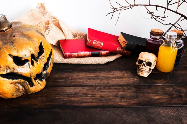 Halloween-decoratie op bureau