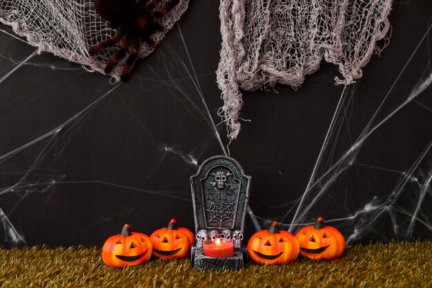 Halloween kerkhof decoratie met pompoenen