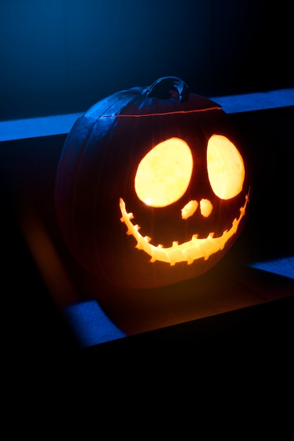 Halloween-pompoen op trappen