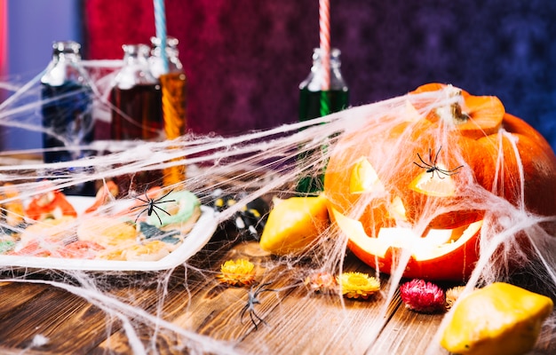 Gratis foto halloween versierde tafel