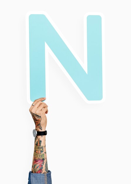 Hand met de letter N