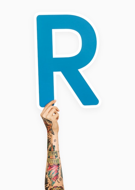 Hand met de letter R