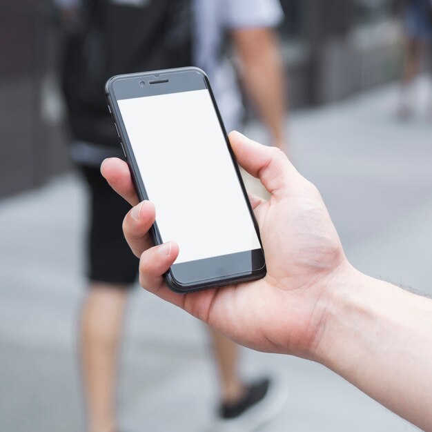 Hand met hand en smartphone bijsnijden