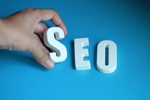 Hand regelen witte letters als SEO