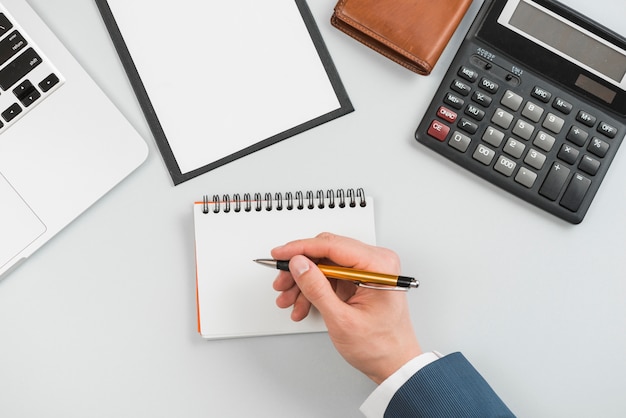 Hand schrijven op Kladblok