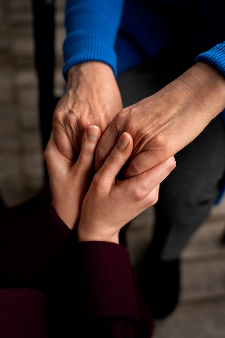 Gratis Foto handen die elkaar vasthouden ter ondersteuning