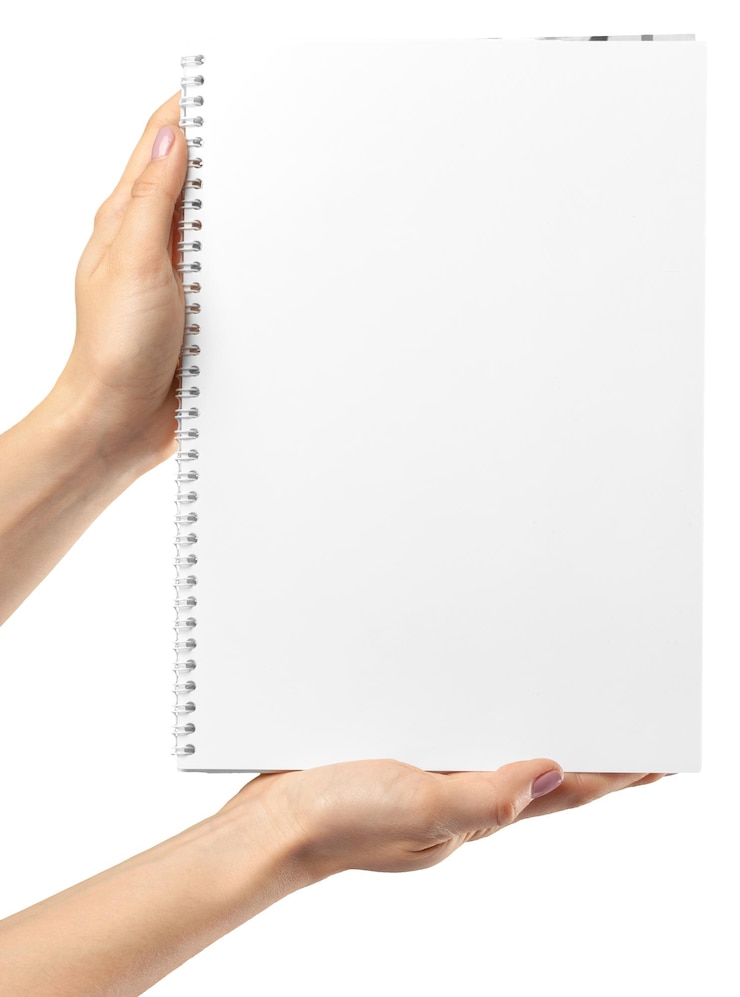 Gratis Foto handen met blanco papier geïsoleerd op wit