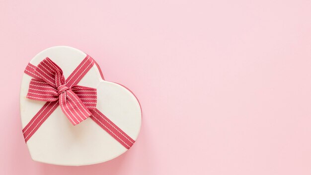 Hartvormig geschenk voor valentijnskaarten