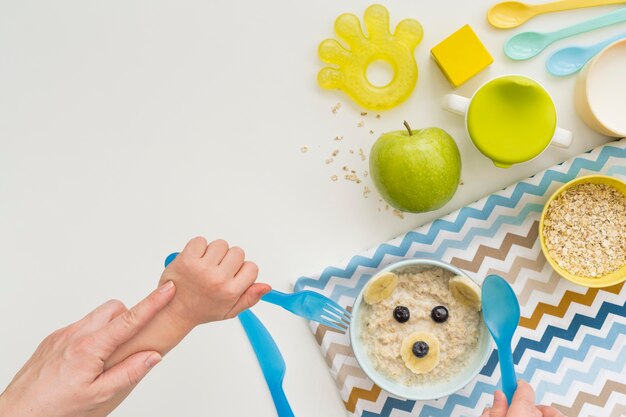 Havervlokken met melk voor de baby