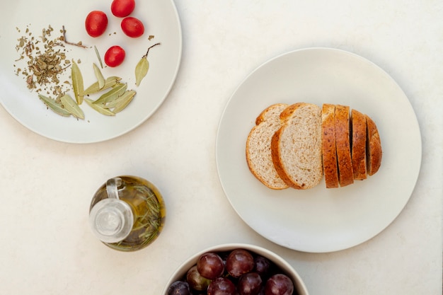 Heerlijk arrangement met brood en olijfolie