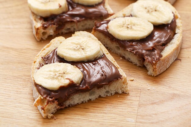 Heerlijk broodje op tafel