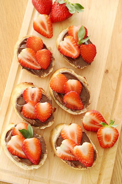 Gratis foto heerlijk broodje op tafel