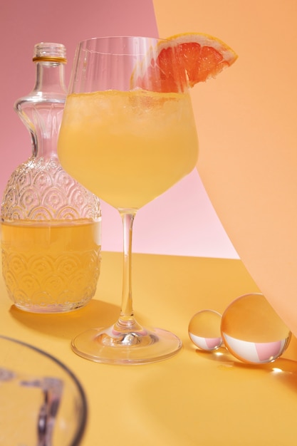 Heerlijk daiquiri cocktailglas op tafel