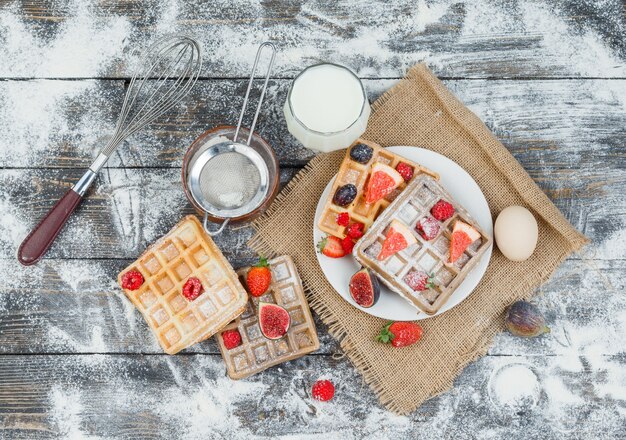 Heerlijk ontbijt met wafels en fruit