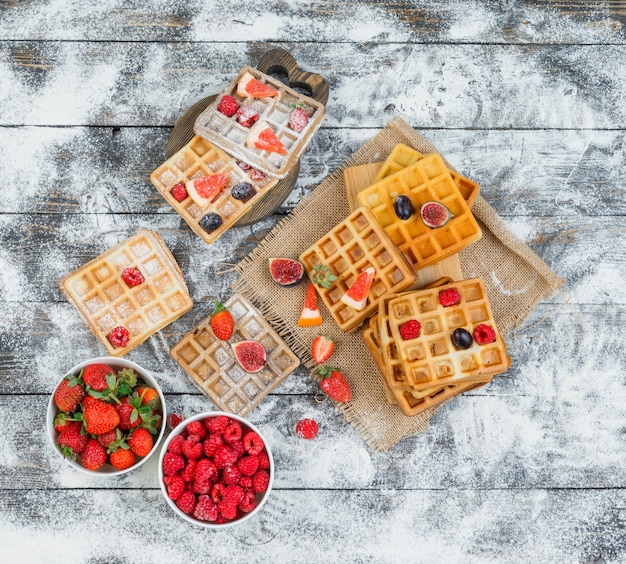 Heerlijk ontbijt met wafels en fruit