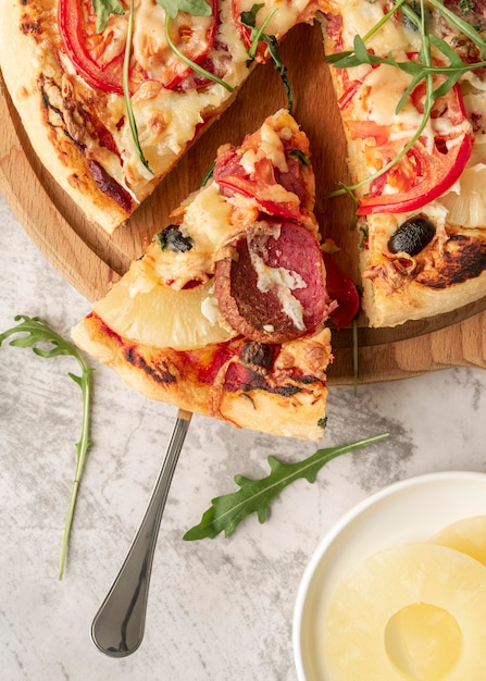 Gratis foto heerlijk traditioneel pizza-assortiment