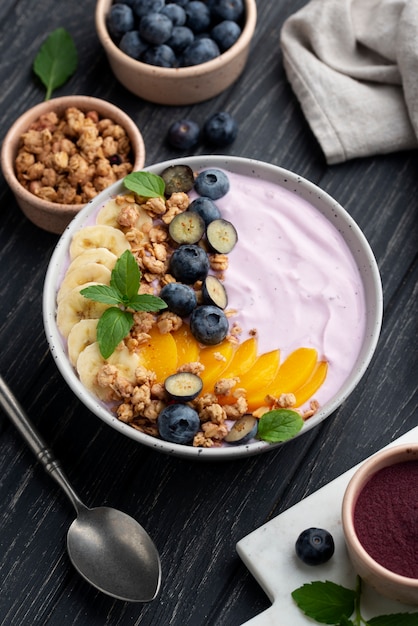 Gratis foto heerlijk zoet açai bowl arrangement