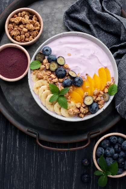 Gratis foto heerlijk zoet açai bowl arrangement