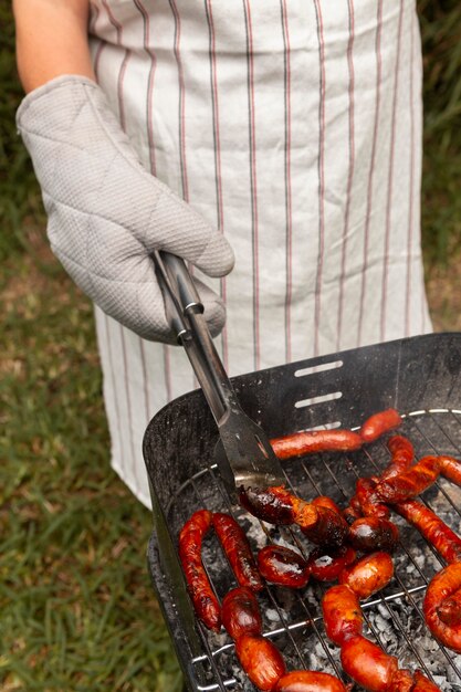 Gratis foto heerlijke chorizoworst op de grill