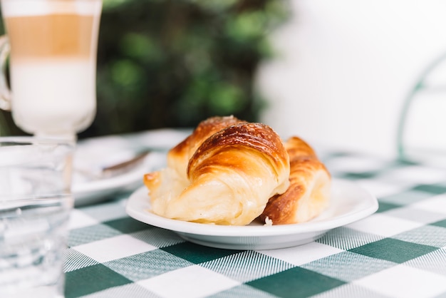 Gratis foto heerlijke croissant