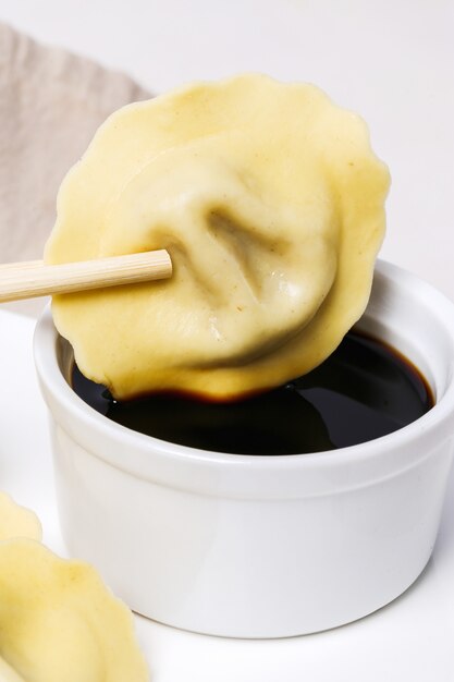Heerlijke dumplings met saus