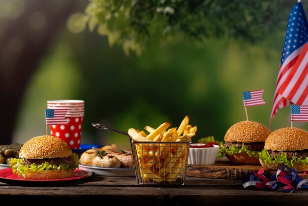 Heerlijke hamburgers voor de Amerikaanse dag van de arbeid