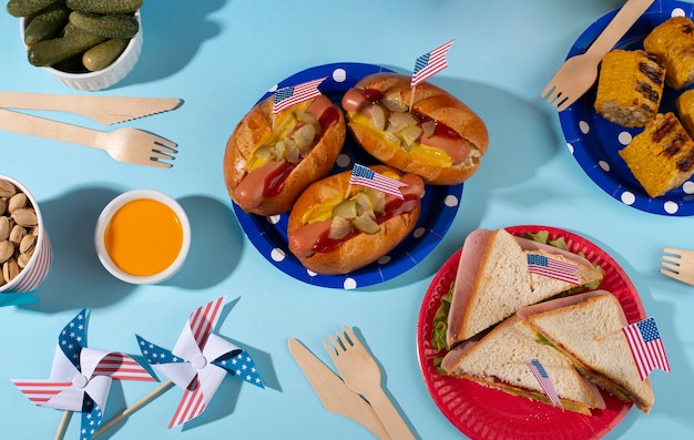 Gratis foto heerlijke hotdogs voor de amerikaanse dag van de arbeid