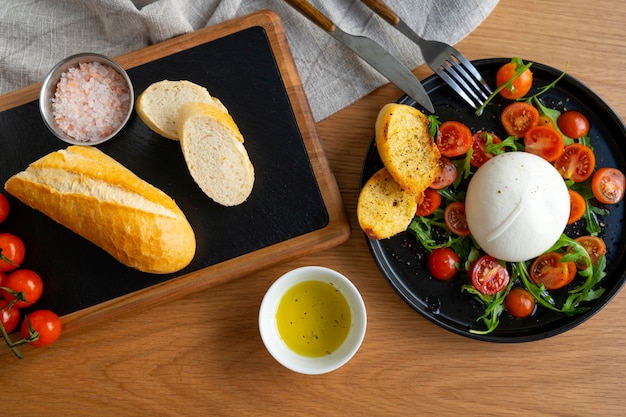 Heerlijke kaas en tomaten bovenaanzicht