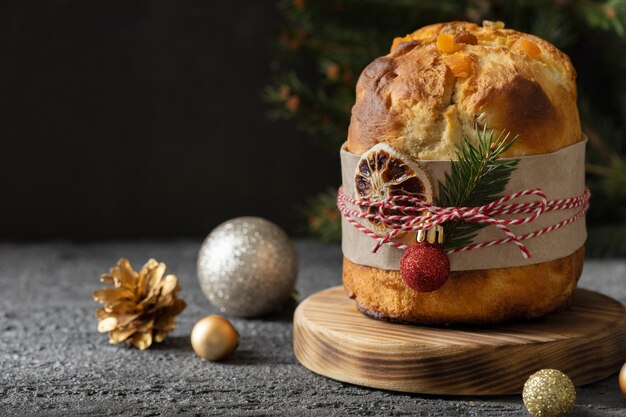 Heerlijke kerst panettone en ornamenten